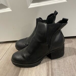 Mia boots size 10